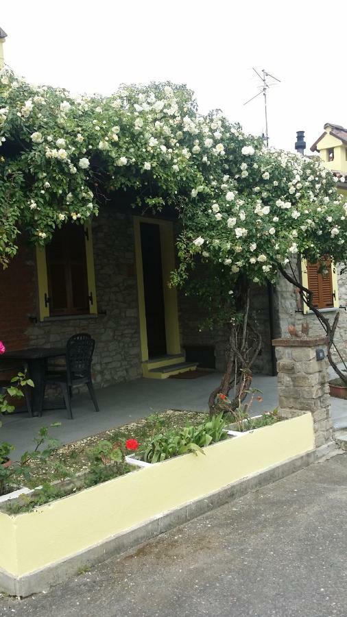 הוילה Montabone La Casa Di Valerio מראה חיצוני תמונה